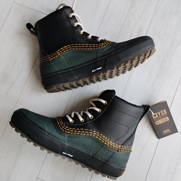 VANS NEW Standard Mid Snow MTE Boots - Picture 3 of 13